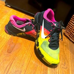 Nike metcon size 7 men’s women’s 8.5